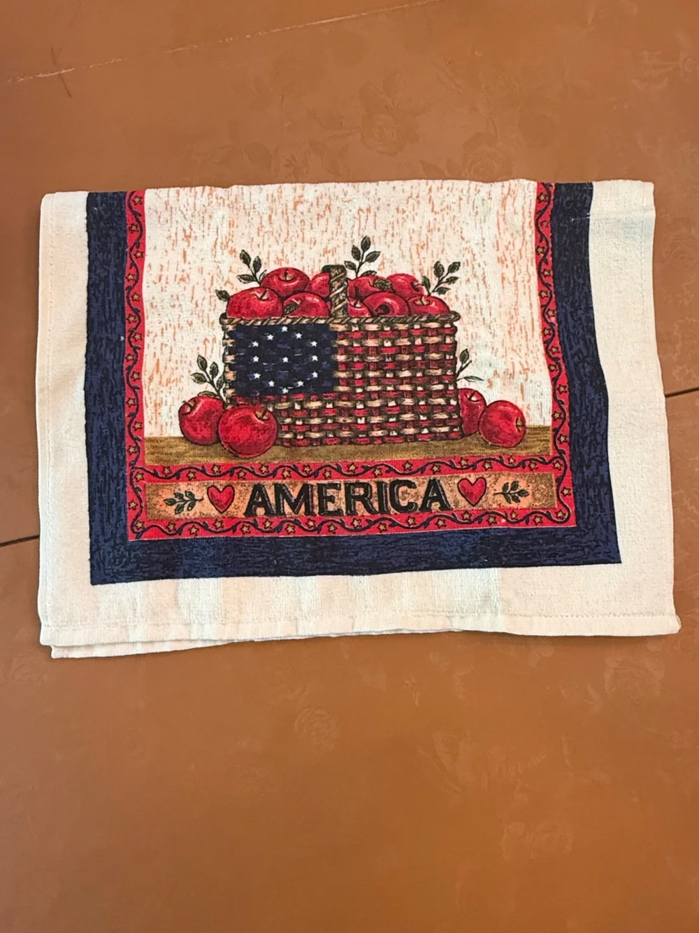 America Apple Basket Oven Mitts and Kitchen Towel Set - Red & Navy
